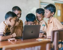 pexels-panditwiguna-3401403